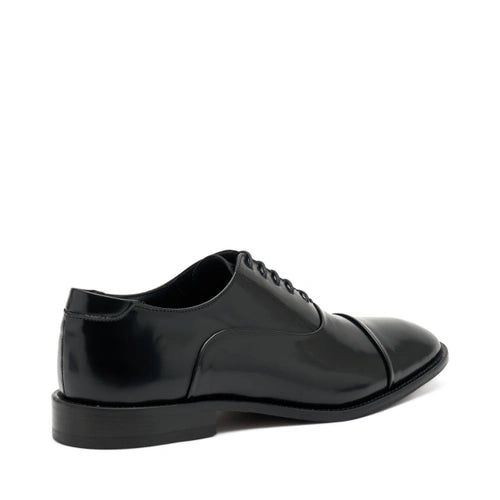 Elegant polished leather lace-ups
