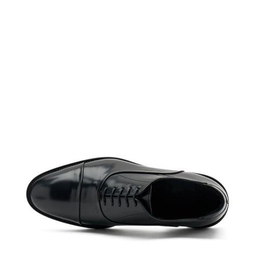 Elegant polished leather lace-ups