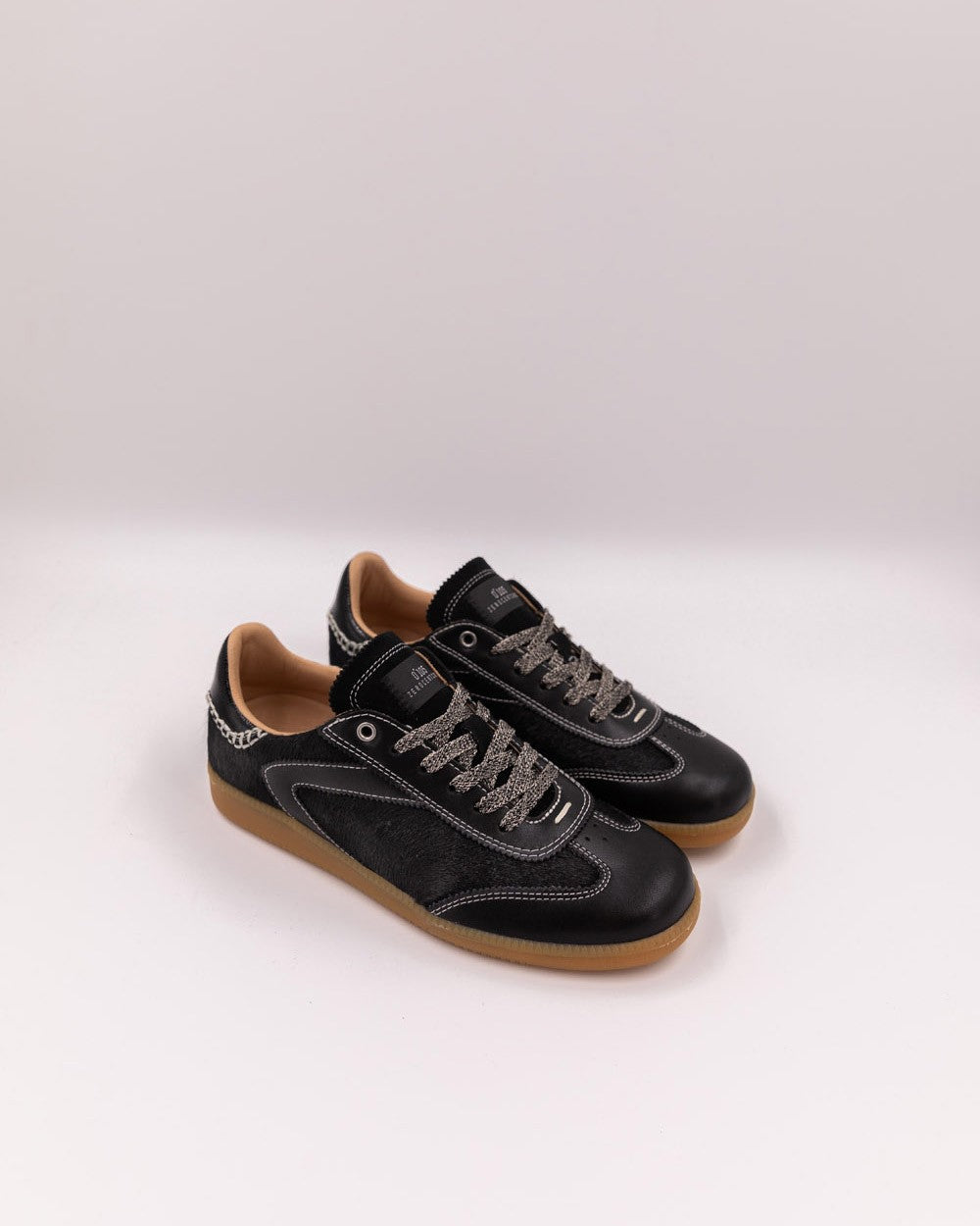 Mocassin Black Pony